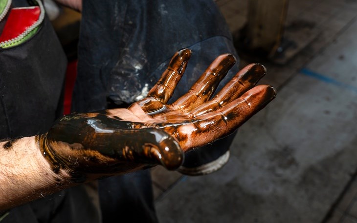 Motor Yağ Lekesi Nasıl Çıkar?