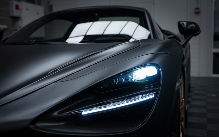 Yeni Nesil Spor Arabalarda Hafif Malzeme Devrimi