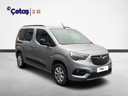 Combo Life 1.5 Edition AT8 130HP Kombi