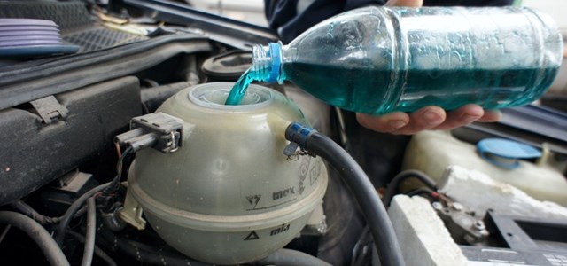 Araba Kaputu İçinde Neler Olur? 