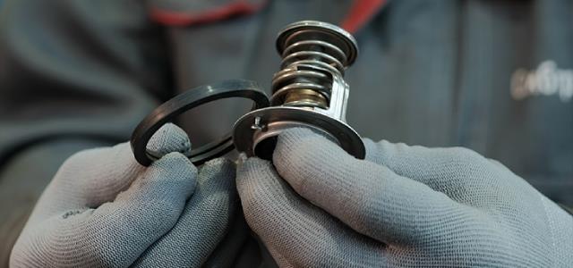 Arabada Termostat Nedir?